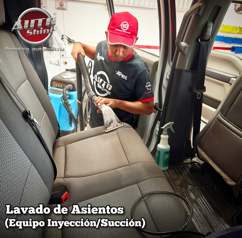 Limpieza en interiores de auto. Detallado automotriz en Villahermosa
